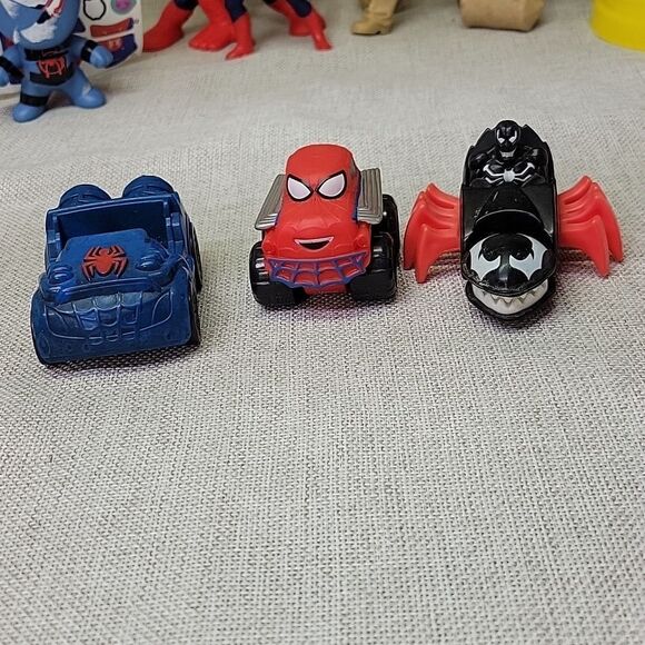 Spiderman figures and slippers - Picture 6 of 14